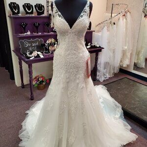 Mori Lee 5869 Size 6 Ivory/Honey Tulle/Lace Fit & Flare Bridal Gown